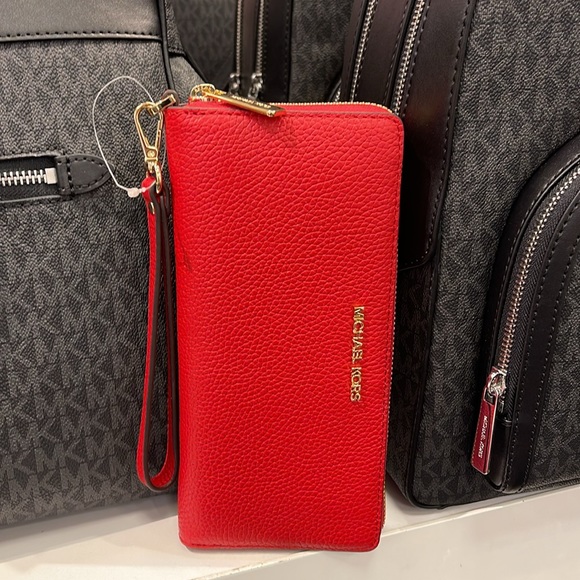 MICHAEL KORS
Leather Continental Wristlet Phone Case Wallet
Bright Red
NWT - Picture 11 of 16